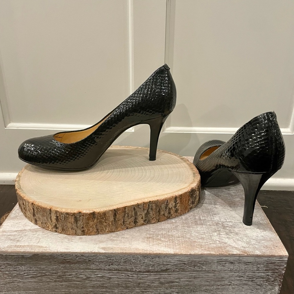 Gianni Bini Snake Skin Designed Black Heels Size 6.5